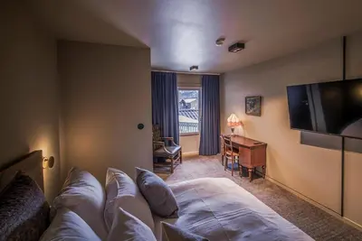 a living room with a couch and a flat screen tv at Villa Vågå - by Classic Norway Hotels in Vågåmo