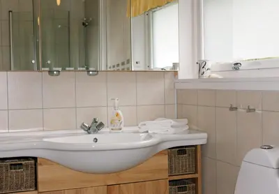 a bathroom with a sink and a mirror at Tustna Ladestasjon in Hals