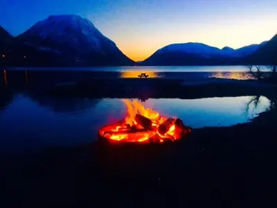 a fire pit in the middle of a body of water at Kjøsnes Feriehytter in Skei