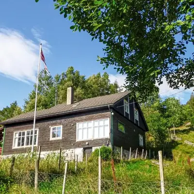 Gorgeous Home In Matre With Wifi