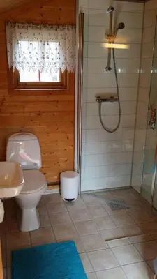 a bathroom with a toilet and a shower and a sink at Magalaupe Camping in Oppdal