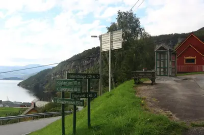 a street sign on the side of a road at Hardanger Rom & Harmonium 