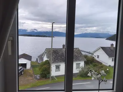 a view of a lake from a window at Hardanger Rom & Harmonium 