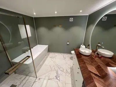 a bathroom with two sinks and a glass shower at Fonnagata in Åndalsnes
