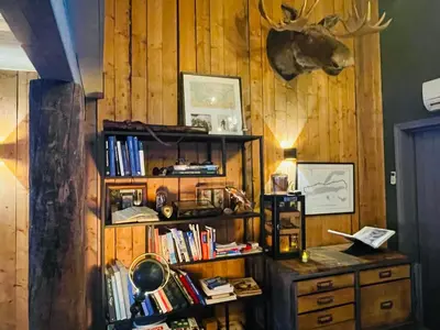 a room with a book shelf filled with books at Herangtunet Mountain Lodge in Heggenes