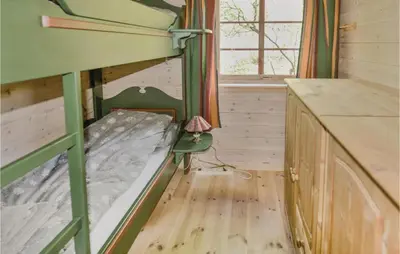 a small room with a bunk bed and a window at Beautiful Home In Vøringsfoss With Wifi in Maurset
