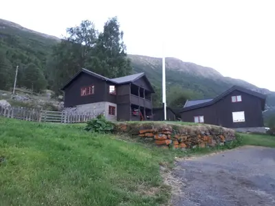 a house on a hill with a stone wall at Teigen Gard in Lom