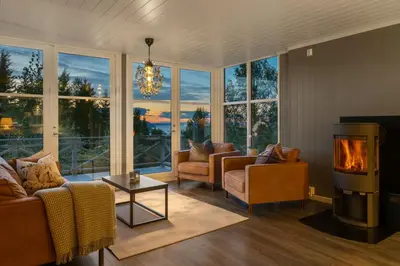 a living room with a fireplace and a fire place at Villa Heidi - 30 min fra OSL - Jacuzzi - Badstu - Elbillader in Ulven