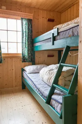 a bedroom with bunk beds in a cabin at Sjåfram in Stranda