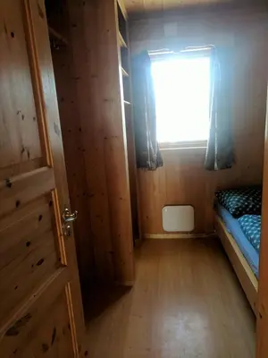 a small room with a bed and a window at Granbu in Geilo