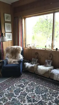 a living room with a window and a couch with pillows at Voss Lodge Rongastovo in Vossevangen