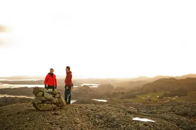 two people standing on top of a mountain at Solund Leileghetshotell in Hardbakke