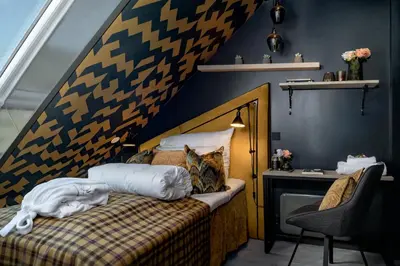 a bedroom with a bed and a desk at Knutholmen in Kalvåg