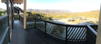 a balcony with a view of a river and mountains at Haukelifjell Skisenter in Vågsli