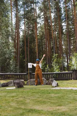 a man standing on a golf course with his arm in the air at Hunderfossen Apartments in Hafjell