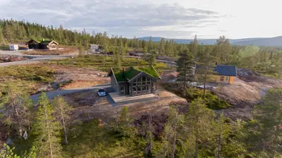 an aerial view of a house with a green roof at Trysilsetra 40 in Trysil
