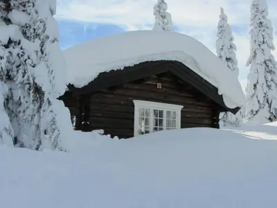 a log cabin in the snow at Koselig familiehytte sentralt på Skeikampen til leie in Svingvoll