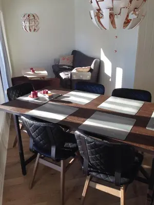 a dining room table with chairs and a couch at Malenes Ferieleiligheter in Rauland