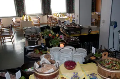 a table with plates and other food in a room at Rødungstøl Høyfjellshotell in Rødungstøl
