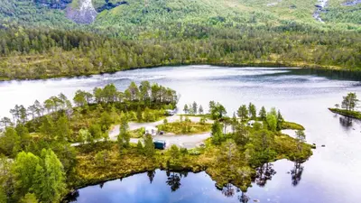 an island in the middle of a lake at Hov Hyttegrend in Viksdalen