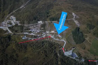 a map of the property with a blue arrow pointing to the property at Fjellsporthytta nr. 4 in Sogndal