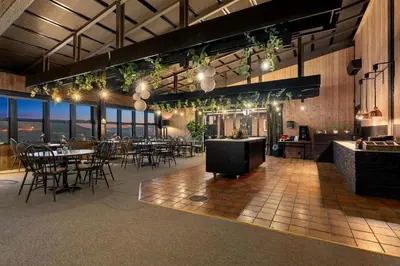 a restaurant with tables and chairs and a tv in a room at Spåtind Fjellhotell in Nord Torpa