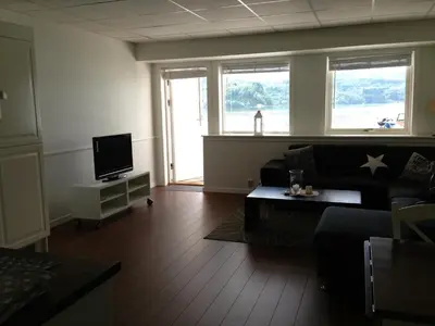 a living room with a couch and a tv at Tysnes Sjø og Fritid in Uggdalseidet