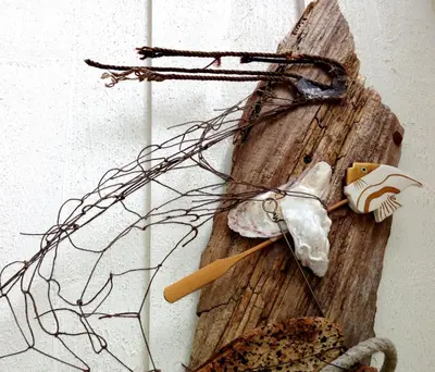 a bunch of twigs and other items on a table at Tysnes Sjø og Fritid in Uggdalseidet