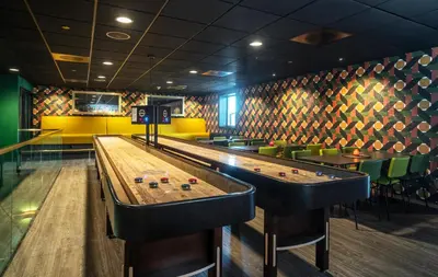 a room with two billiards tables at Skeikampen Servicesenter in Svingvoll