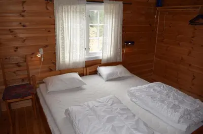a bedroom with two beds and a window at Skeikampen Booking in Svingvoll
