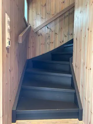 a set of blue stairs in a wooden wall at Tuddal Hyttegrend HYTTA KÅNS in Tuddal
