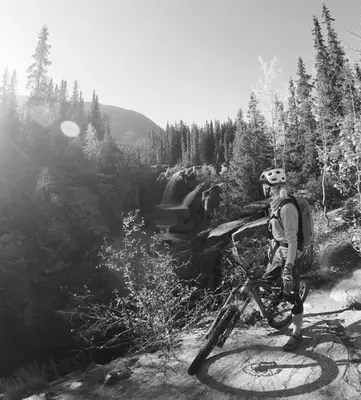 a man riding a bike on a trail at Fjellstova Storehorn Apartments in Torset