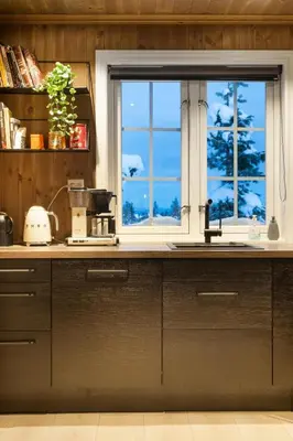 a kitchen with a sink and a window at Villa Budor - 60 min fra OSL - Jaccuzzi - 4 soverom in Nordset