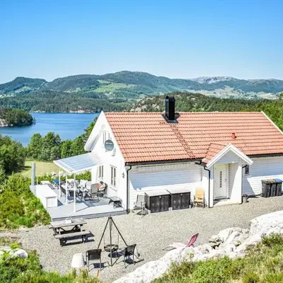 3 Bedroom Awesome Home In Skjold