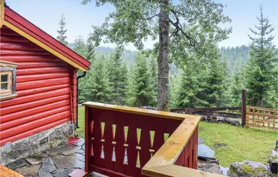 a wooden gate in front of a red house at Høgesset in Feiring