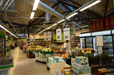 a grocery store aisle with fruits and vegetables at Fossheim Lodge - arealeffektiv minileilighet in Torset