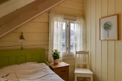 a bedroom with a green bed and a window at Flotunet - Anestova in Stryn