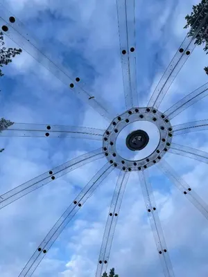 a large white structure with the sky in the background at Glassigloo med panoramautsikt - Nordlys og stjernehimmel - Fosen in Husby