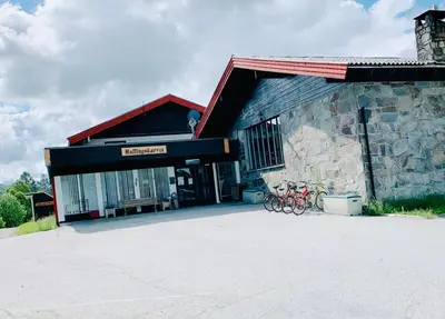 a group of bikes parked outside of a building at Hallingskarvet Fjellstue as in Hovet