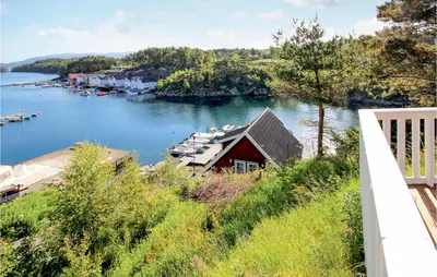 a view of a body of water with a house at 4 Bedroom Cozy Home In Auklandshamn in Vestvik