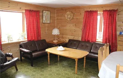 a living room with leather furniture and a table at Holiday Home Evanger Brekkhuslii in Evanger