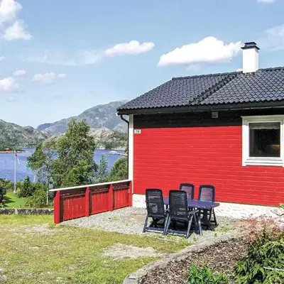 Gorgeous Home In Dalsøyra With Kitchen