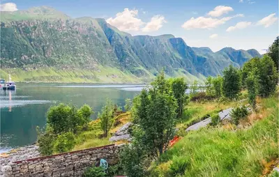 a view of a river with mountains in the background at 3 Bedroom Awesome Home In Måløy in Måløy