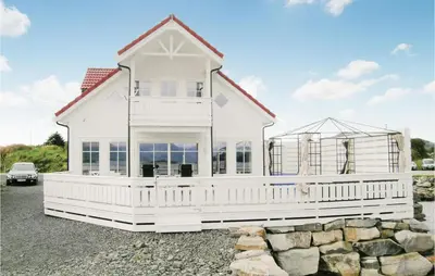 a white house on a gravel lot at Sandshamn in Sandshamn
