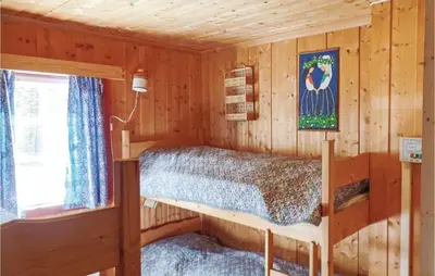 a bedroom with a bed in a wooden cabin at Trollbu Granåsenfefor in Vinstra