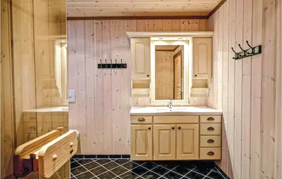 a bathroom with a sink and a mirror at Skarsnuten in Hemsedal