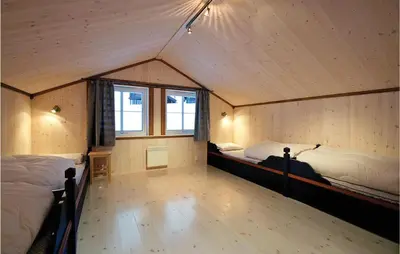 a room with two beds and a window in a cabin at Skarsnuten in Hemsedal