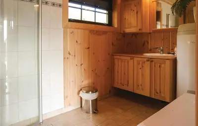 a bathroom with a shower and a trash can at Tallåsen Dagalifjell in Uvdal