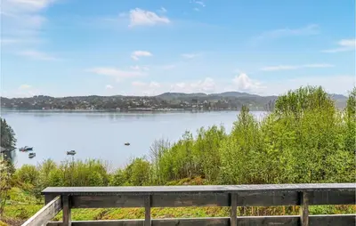 a view of a lake with a wooden bench at 2 Bedroom Nice Home In Fana in Fanahammaren