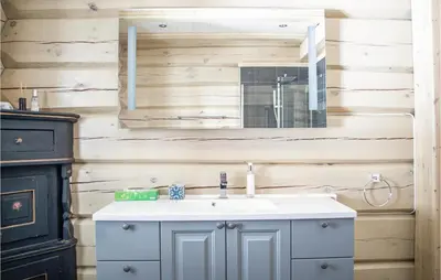 a bathroom with a sink and a mirror at Solbergsætra in Øyer